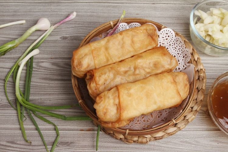 sarden, olahan sarden kaleng, 15 Ide Olahan Sarden Kaleng, Praktis untuk Lauk dan Camilan, 1. Nasi bakar sarden, 2. Orak-arik sarden, 3. Nasi goreng sarden, 4. Sarden goreng kremes, 5. Sarden telur dadar, 6. Bola-bola sarden, 7. Lumpia isi sarden, 8. Perkedel sarden, 9. Roti sarden keju, 10. Sarden kukus bumbu pedas, 11. Martabak telur isi sarden, 12. Sarden goreng renyah, 13. Spaghetti sarden, 14. Sarden bumbu balado, 15. Tumis sarden