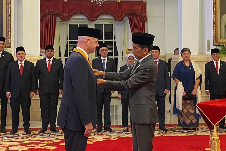 Presiden Republik Indonesia, Prabowo, Tanda Kehormatan, Bintang Jasa, pendiri Microsoft, Bill Gates, filantropi, Tanda Kehormatan Bintang, tanda kehormatan, pendiri microsoft, bintang jasa, tanda kehormatan bintang, presiden Republik Indonesia, Presiden Prabowo Akan Anugerahi Bintang Kehormatan Tertinggi untuk Bill Gates