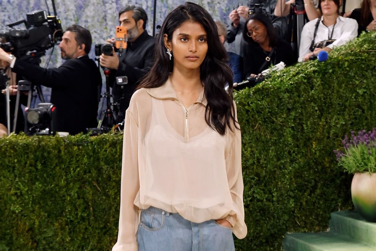 Met Gala, Chanel, Bhavitha Mandava Tampil Sederhana di Met Gala, Celananya Ternyata Bukan Jeans, Bukan jeans biasa, Terinspirasi dari momen di subway, Penampilan sederhana yang jadi perdebatan, Mandava ingin tampil sebagai dirinya sendiri