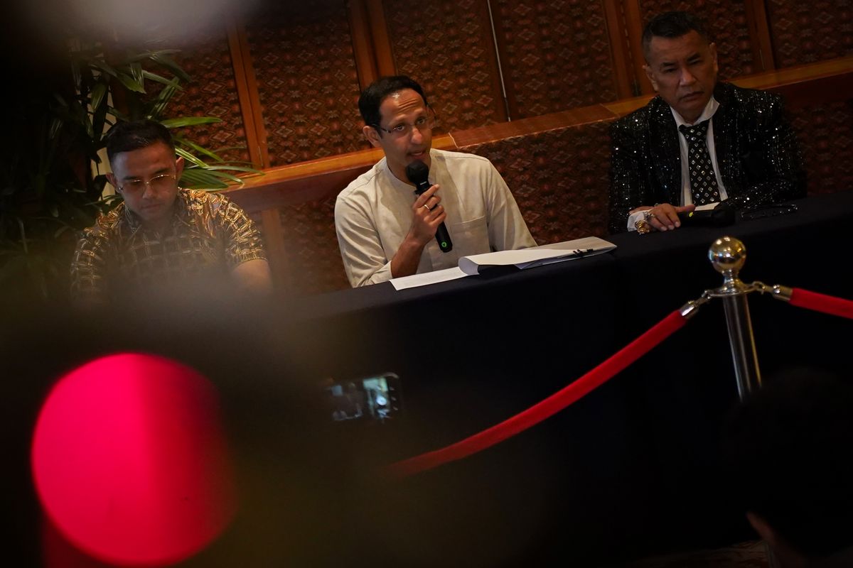 Nadiem Makarim, Hotman Paris Hutapea, Kasus Chromebook, kasus chromebook, Nadiem Makarim Diperiksa sebagai Saksi dalam Kasus Chromebook, Kuasa Hukum: Nadiem Makarim Belum Terima Surat Resmi Cegah ke Luar Negeri