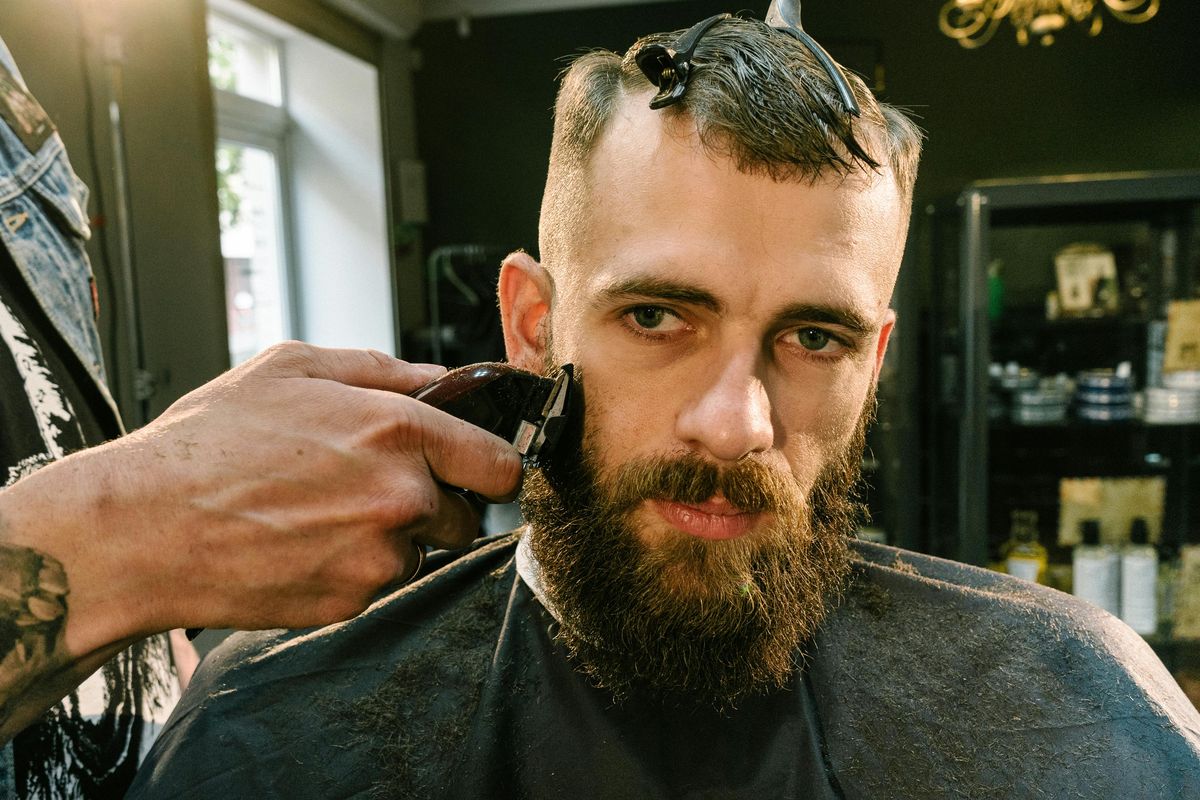 model rambut pria, mullet, undercut, pompadour, taper cut, hairstyle pria, rambut pria wajah lonjong, crop fade, 5 Model Rambut Pria yang Cocok Untuk Wajah Lonjong