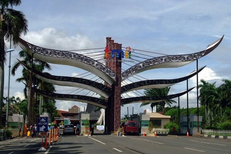 Taman Safari, Tiket Masuk, promo tempat wisata, promo Agustus 2025, gratis masuk, 14 Promo Tempat Wisata Spesial HUT ke-80 RI, TMII hingga Candi Prambanan, Ancol Taman Impian, Atlantis Ancol, Taman Safari Bogor, Dairyland Puncak, SantaSea Water Theme Park Sukabumi, Gembiraloka Zoo Yogyakarta, Kids Fun Yogyakarta, Galaxy Waterpark Jogja, Candi Prambanan, Borobudur, dan Keraton Ratu Boko , Flora Wisata Santerra De Laponte, Malang, Kebun Binatang Surabaya