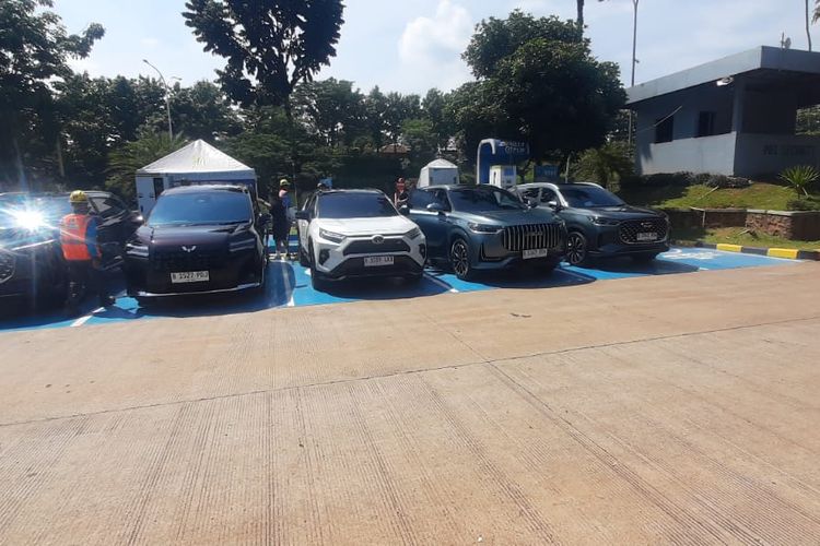 Nataru, SPKLU, Liburan Nataru Pakai Mobil Listrik? Cek Lokasi SPKLU di Tol Trans Jawa