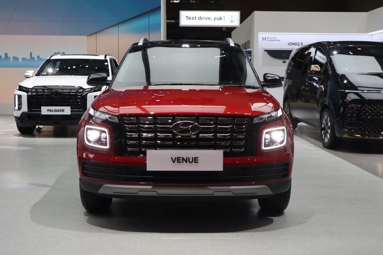 LSUV, Suzuki Fronx, Rocky, WR-V, Mitsubishi Xpander, Avanza, harga mobil, suzuki fronx, Adu Harga Suzuki Fronx dengan Rival LSUV Juni 2025