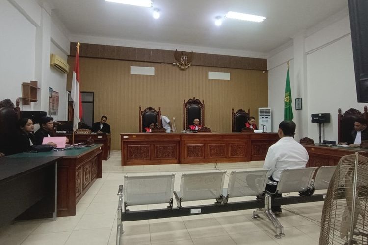 Kupang, Ngada, AKBP Fajar Amansyah, Kapolres Ngada, AKBP Fajar ditangkap, mantan kapolres ngada, Mantan Kapolres Ngada Ditetapkan sebagai Tersangka, mantan kapolres ngada cabuli anak, Eks Kapolres Ngada Dituntut 20 Tahun Penjara dalam Kasus Kekerasan Seksual Anak di Kupang, Tuntutan Jaksa: 20 Tahun Penjara, Denda Rp 5 Miliar, dan Restitusi Rp 359 Juta, Hal yang Memberatkan dan Viral di Media Sosial, Aksi Massa SAKSIMINOR dan Aliansi Cipayung Plus, Ketua PN Kupang Pastikan Sidang Transparan