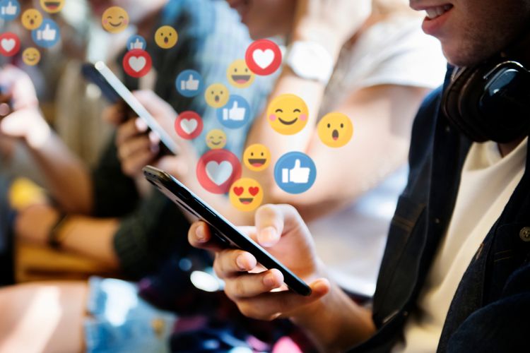 lelah, media sosial, fatigue, capek, Instagram, TikTok, main media sosial, digital fatigue, Kenapa Scrolling Media Sosial Bikin Capek? Ini Penjelasan Psikologinya, Scrolling ≠ bersantai, Ketagihan dopamin instan, Kombinasi "fatigue", Yang bisa kita lakukan