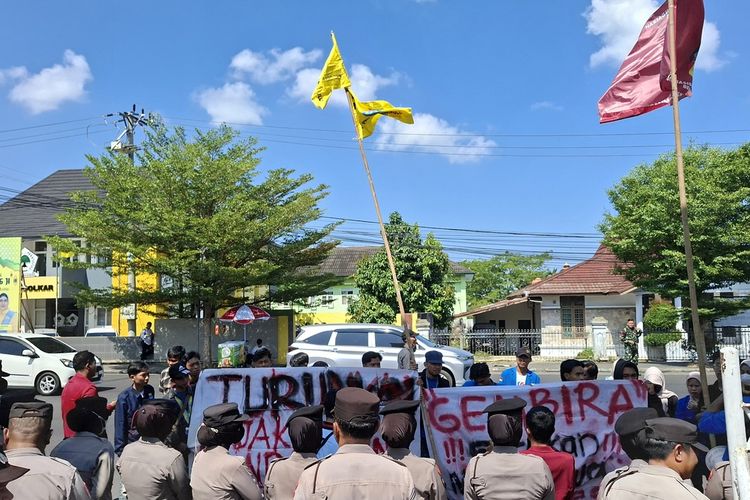 opsen pajak kendaraan, Opsen di STNK, Maksudnya Opsen di STNK, Soal Opsen Pajak Kendaraan, Benarkah Bikin Pajak Lebih Mahal?