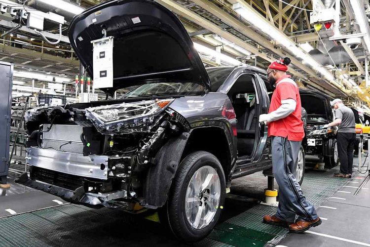 Gaikindo, industri otomotif, penurunan daya beli, Gaikindo Imbau APM Hindari PHK di Tengah Penurunan Daya Beli