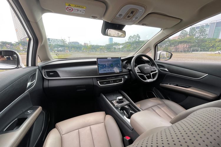MPV listrik, BYD M6, Update Harga BYD M6 dan Spesifikasi Lengkapnya,  Test drive BYD M6, Pilihan Konfigurasi yang Fleksibel, Tenaga Halus, Torsi Instan, Fitur Keselamatan Lengkap, Harga BYD M6