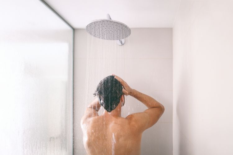 cuaca panas, cuaca panas Indonesia, berapa kali mandi dalam sehari, mandi sehari berapa kali, mengapa perlu mandi dua kali sehari, mandi sebaiknya berapa kali sehari, mandi minimal berapa kali sehari, sehari mandi berapa kali, Berapa Kali Mandi dalam Sehari yang Ideal Saat Cuaca Panas? Ini Kata Dokter