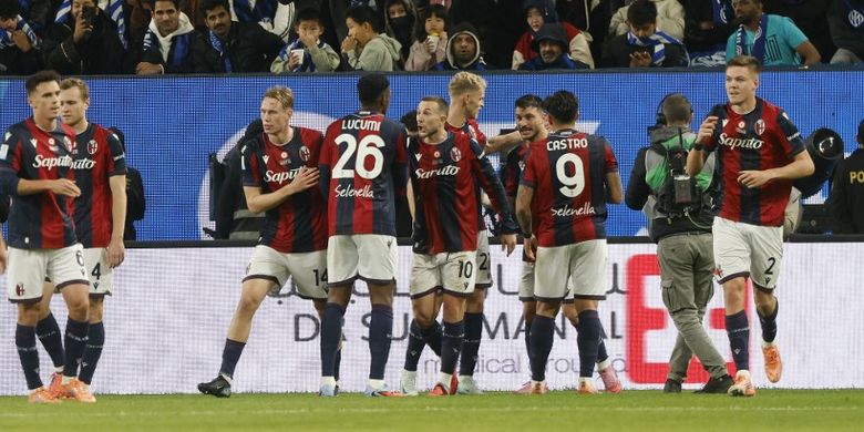 Igli Tare, Massimiliano Allegri, AC Milan, Santiago Castro, Bologna, Lazio, Liga Italia, West Ham, Nottingham Forest, Berburu Striker Baru, AC Milan Saingi Klub Liga Inggris Gaet Santiago Castro