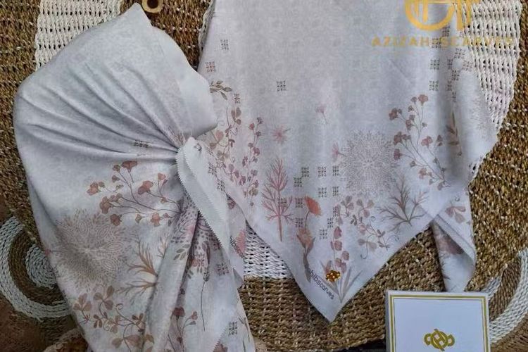 hijab motif bunga, hijab motif segi empat, rekomendasi hijab motif, voal motif, kerudung motif terbaru, 7 Rekomendasi Hijab Voal Motif untuk Lebaran, Harga di Bawah Rp 80.000