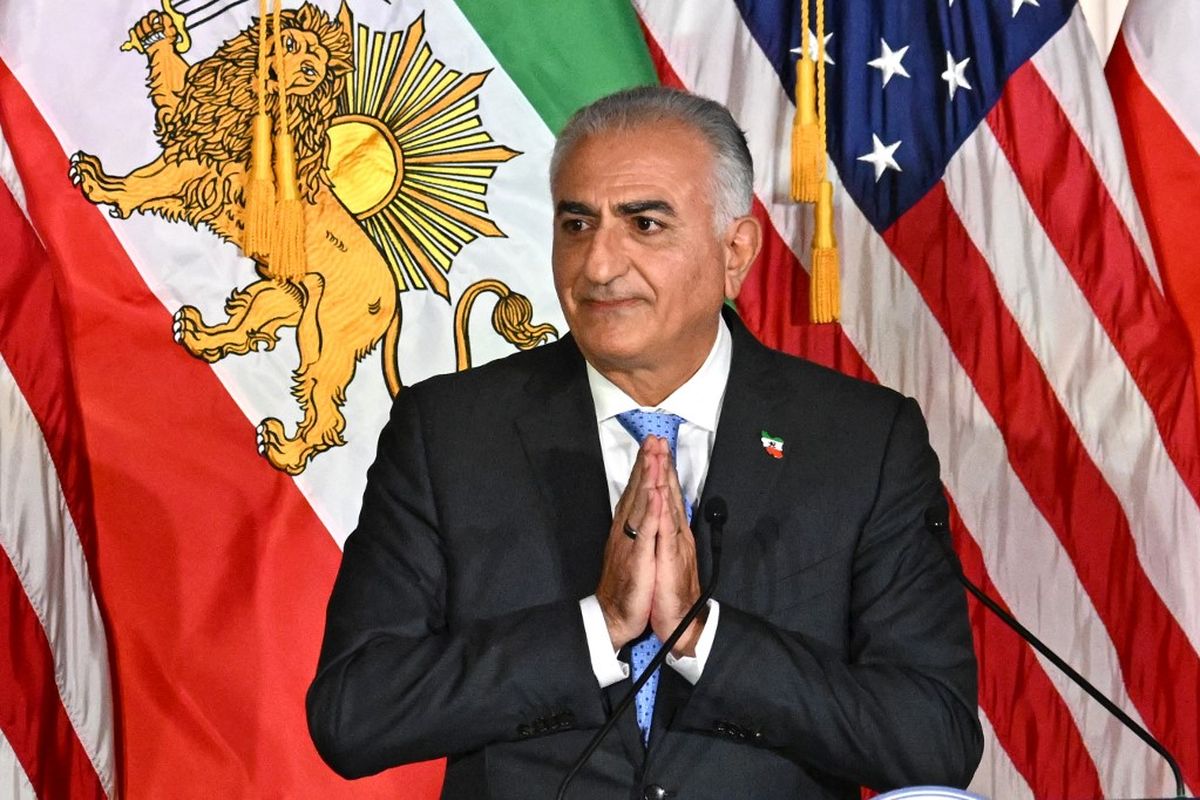 Iran, Reza Pahlavi, Khamenei, Putera Mahkota Iran Siap Pimpin Transisi, reza pahlavi, putra mahkota iran, reza pahlavi serukan transisi kekuasaan, Reza Pahlavi Serukan Transisi Kekuasaan, Saatnya Iran Menuju Demokrasi, Bandingkan Situasi Iran dengan Jatuhnya Tembok Berlin, Dapat Dukungan dari Unsur Militer dan Intelijen, Putera Mahkota Iran Siap Pimpin Transisi, Tolak Restorasi Monarki, Kritik Negara Barat yang Masih Buka Jalur Diplomasi, Seruan kepada Dunia: Dukung Rakyat, Bukan Rezim, Reza Pahlavi Kecam Peran Iran dalam Perang dengan Israel