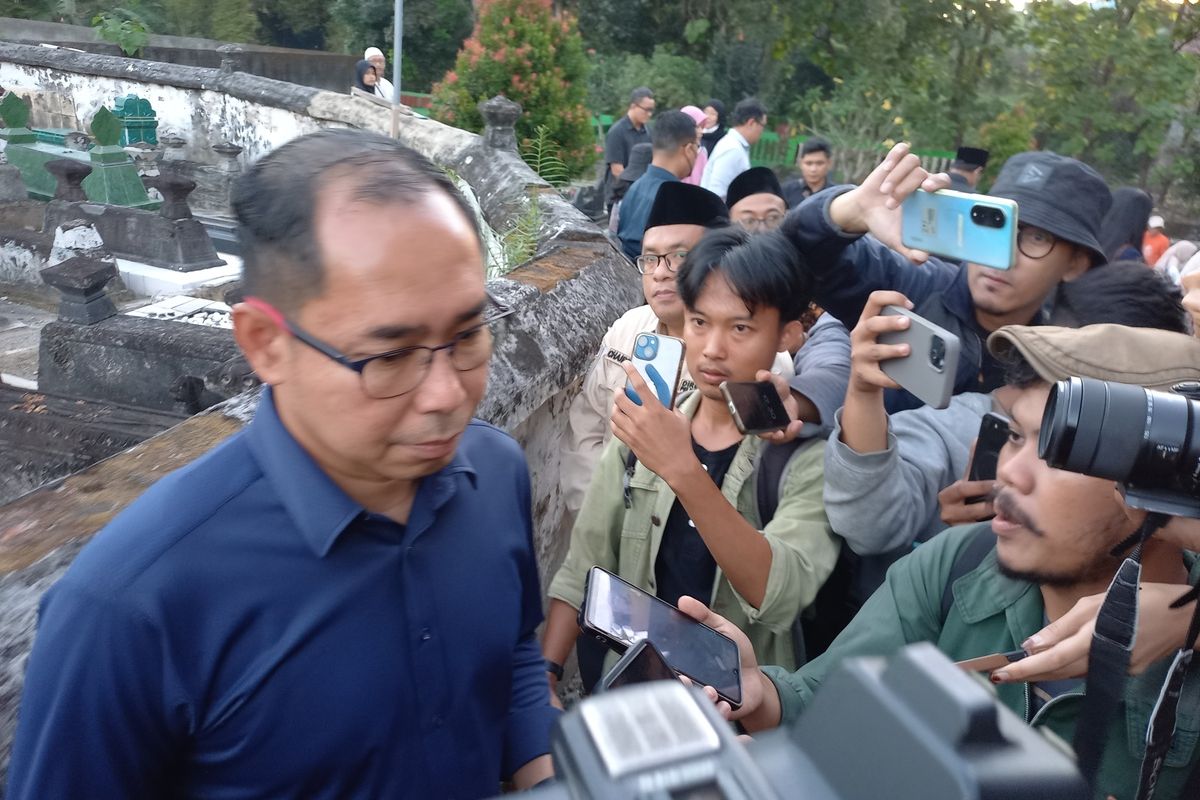 Surabaya, Jawa Timur, Nepal, evakuasi, Kemenlu, kerusuhan di Nepal, Kemenlu Pastikan Tidak Ada Korban WNI di Nepal, Evakuasi Dipertimbangkan Jika Diperlukan, Kondisi di Nepal Mulai Membaik, Bandara Dibuka Kembali, Kerusuhan di Nepal Berujung Kerusakan, 22 Orang Tewas, Pemblokiran Media Sosial Memicu Protes Massal, Korupsi dan Ketidakpuasan Warga Memicu Protes