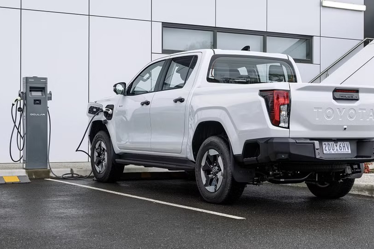 Mobil listrik, HiLux BEV, Toyota, pikap listrik, Toyota Hilux BEV 2026 Hadir, Pikap Listrik dengan AWD