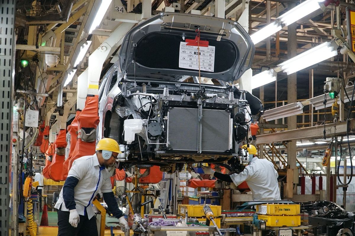 biaya produksi, komponen impor, Astra, Pelemahan rupiah, industri otomotif, Tekanan Rupiah ke Industri Otomotif: Astra Soroti Kenaikan Biaya Produksi
