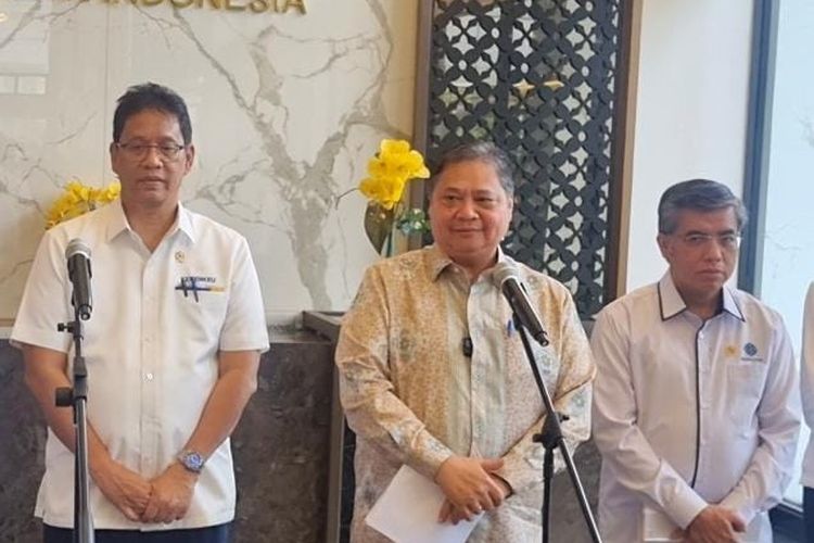 Diskon Pesawat, libur natal dan tahun baru, diskon tiket pesawat, libur nataru, stimulus ekonomi 2025, Diskon Tiket Pesawat Libur Nataru Resmi Dimulai 22 Oktober 2025, Pemerintah Tanggung 6 Persen PPN, Kapan Diskon Tiket Pesawat Berlaku?, Untuk Siapa Kebijakan Ini Diberlakukan?, Apa Tujuan Ekonomi di Balik Kebijakan Ini?, Bagaimana Respon Pelaku Industri Pariwisata?