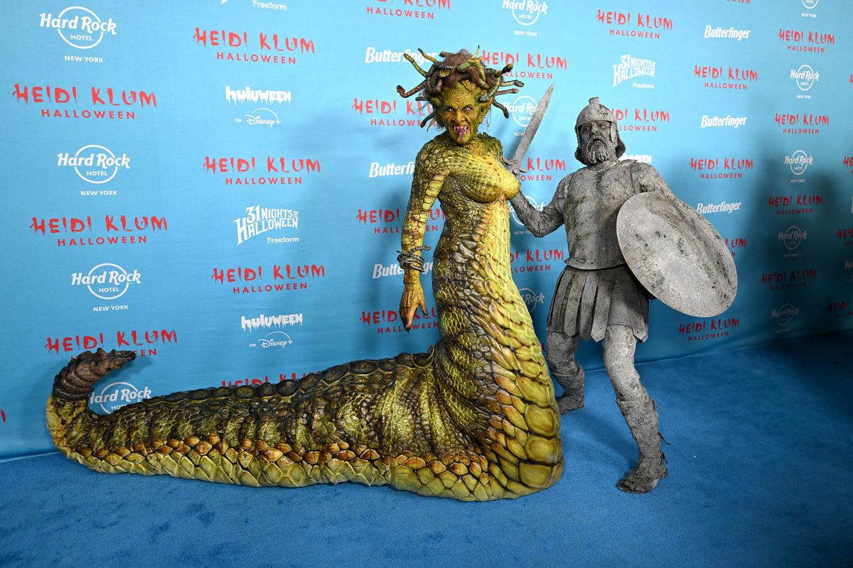 Heidi Klum, Pesta Halloween, medusa, Heidiween, Heidi Klum Jadi Ratu Kostum Halloween yang Tak Tergoyahkan
