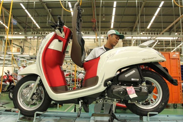 harga motor, Material plastik, Biaya Plastik Naik, AHM Masih Kaji Dampaknya ke Harga Motor