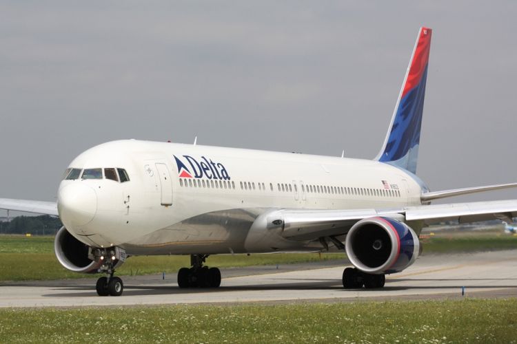 Delta Air Lines, delta air lines, pesawat Delta Air Lines, pesawat delta airlines terbakar, Pesawat Delta Air Lines Tebakar, Penumpang Lihat Api Besar di Mesin Sebelah Kanan