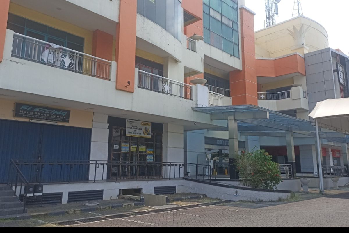 grand mall bekasi, grand mall bekasi tutup, grand mall bekasi ditutup, grand mall bekasi ditutup sejak kapan, Grand Mall Bekasi Tutup, Apa Penyebabnya?, Suasana Sepi dan Gelap di Dalam Mal, Faktor Ekonomi Jadi Pemicu Utama, Dampak Pandemi Masih Membekas, Ruko di Sekitar Masih Bertahan, Harapan untuk Kebangkitan Baru