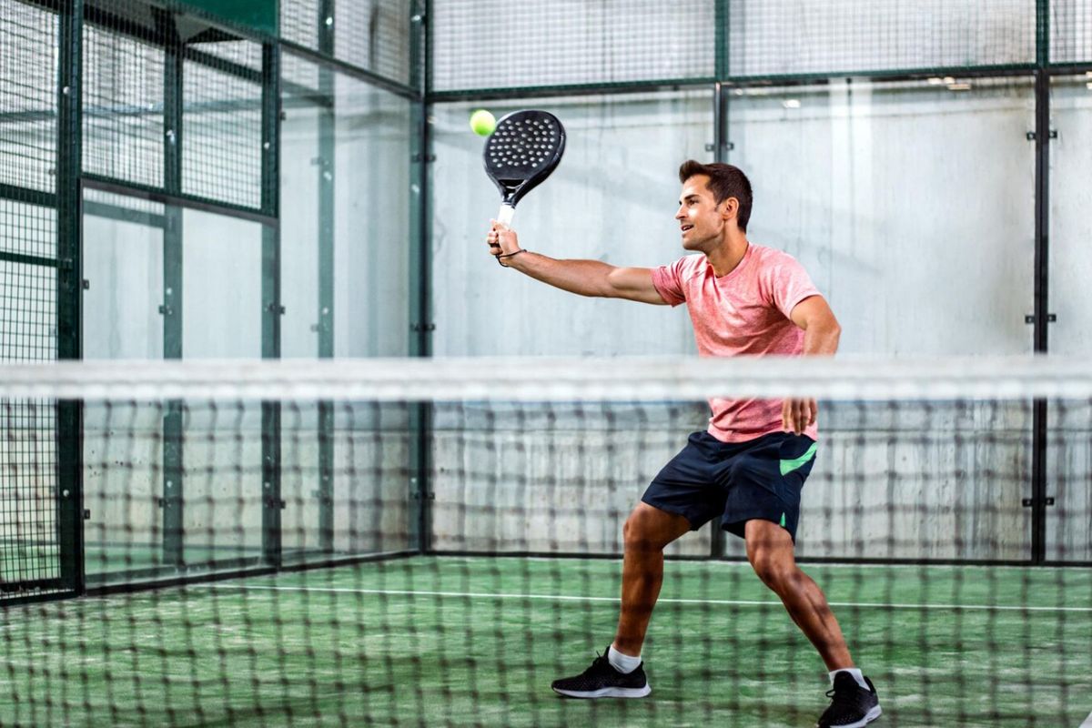 olahraga padel, asal usul padel, sejarah padel, aturan main padel, alat yang digunakan untuk bermain padel, Asal Usul Olahraga Padel yang Kian Populer dan Aturan Mainnya