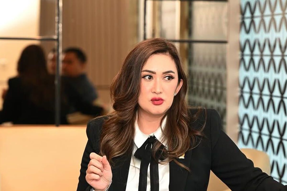 Nafa Urbach, anggota dpr, Dapil 6 Jawa Tengah, kekayaan nafa urbach, dapil Nafa Urbach, Nafa Urbach dapil 6 Jateng, Mengintip Kekayaan Nafa Urbach, Anggota DPR yang Berjanji Beri Seluruh Gaji untuk Guru di Dapil 6 Jateng