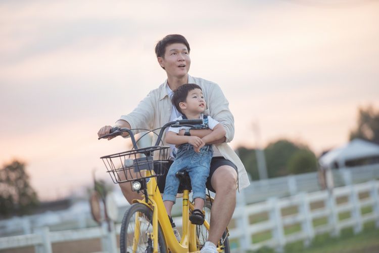 Daddy issue, fatherless adalah, daddy issue adalah, fatherless, perbedaan daddy issues dan fatherless, daddy issues dan fatherless, beda daddy issue dan fatherless, beda fatherless dan daddy issue, Mengapa Daddy Issue dan Fatherless Berbeda? Simak Penjelasan Psikolog