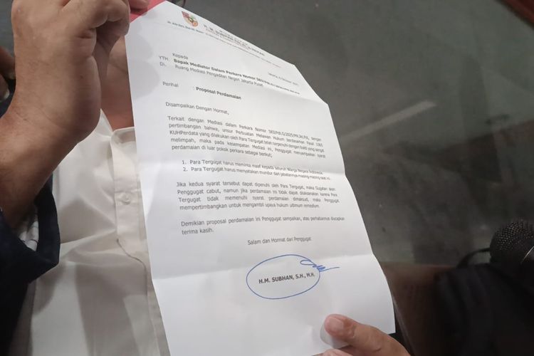 gibran, Gibran digugat, wapres gibran digugat, subhan palal, gibran digugat 125 triliun, Gagal Damai, Penggugat Gibran Ancam Ungkap Bukti di Sidang Gugatan Rp 125 T, Syarat Damai Tak Terpenuhi, Sidang Lanjutan dan Tuntutan Ganti Rugi, Pokok Gugatan: Riwayat Pendidikan Gibran, Latar Belakang Gugatan, Harapan Penggugat Gibran