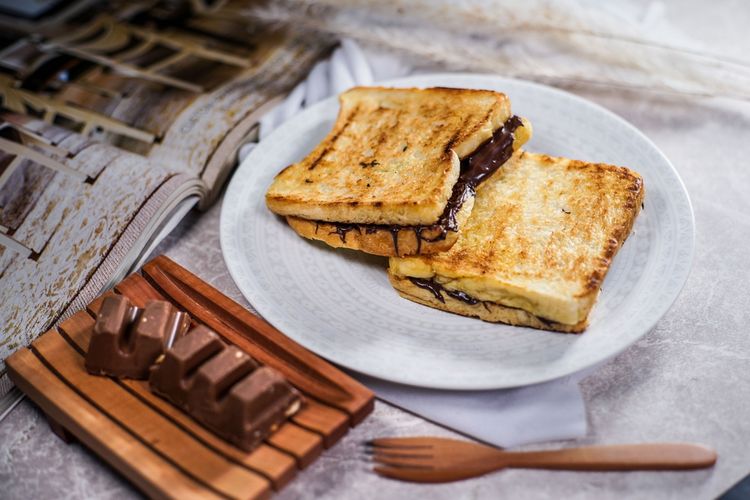roti tawar, Ide Olahan Sisa Roti Tawar Jadi Camilan Kekinian di Rumah, 1. Puding roti , 2. Salad roti kering, 3. Roti panggang sayuran, 4. Roti bakar , 5. Roti panggang keju