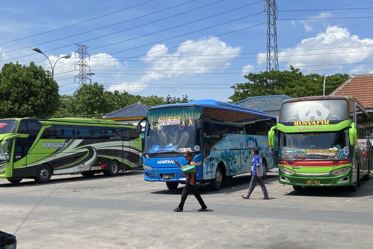 perusahaan otobus, Royalti musik, kurnia lesani adnan, larangan musik, Larangan Musik di Perusahaan Otobus: Solusi Bijak atau Masalah Baru?, Pelarangan Musik di Perusahaan Otobus: Solusi Atau Masalah?, Alasan Dibalik Larangan Memutar Musik, Dampak Pengenaan Royalti pada Perusahaan Otobus, Siapa yang Bertanggung Jawab Memungut Royalti?