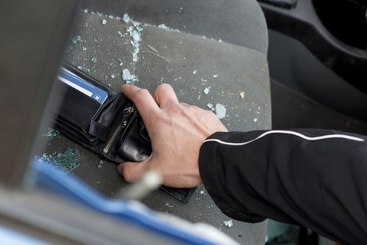 pencurian, parkir, parkir mobil, kabin, pencurian barang di dalam mobil, pencurian barang, Awas, Kejahatan Pecah Kaca Mobil Kembali Terjadi, Ini Cara Menghindarinya