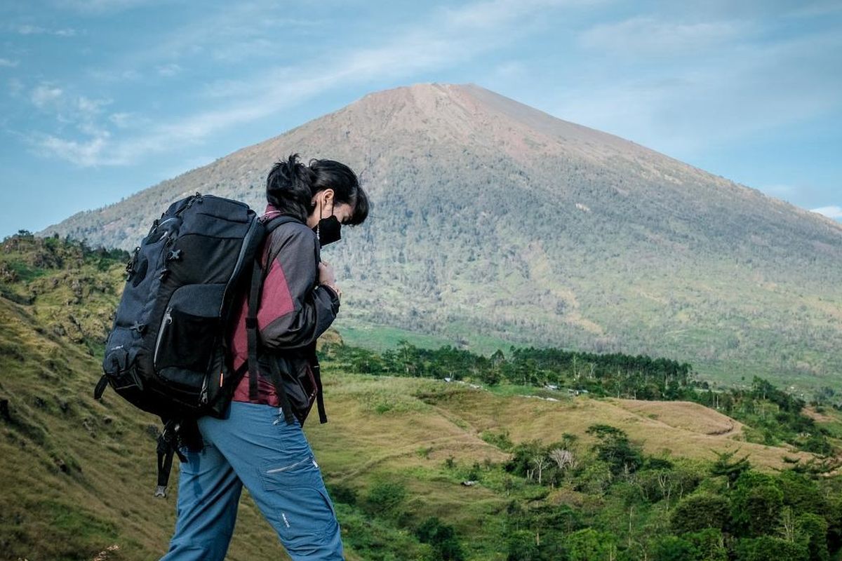 mendaki gunung, manfaat mendaki gunung, naik gunung, Mendaki gunung, Manfaat naik gunung, Mendaki Gunung, manfaat naik gunung, manfaat hiking, manfaat naik gunung untuk kesehatan, apa manfaat mendaki gunung, manfaat dari mendaki gunung, manfaat hiking mendaki gunung, 5 Manfaat Naik Gunung, Tak Cuma Bikin Bugar, 1. Mengurangi risiko penyakit jantung, 2. Meningkatkan keseimbangan dan koordinasi, 3. Meningkatkan mood, 4. Melatih diri agar tidak cepat menyerah, 5. Memberi rasa bangga