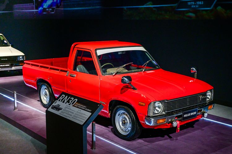 Hilux, Toyota, pikap, Pikap Kabin Ganda, evolusi toyota hilux, Setengah Abad Evolusi Toyota Hilux
