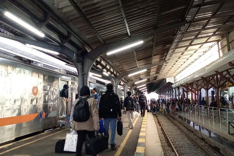 Stasiun Bekasi Timur, kecelakaan KRL, 19 Kereta Jarak Jauh Batal Berangkat Hari Ini, Imbas Kecelakaan KRL dan Argo Bromo Anggrek