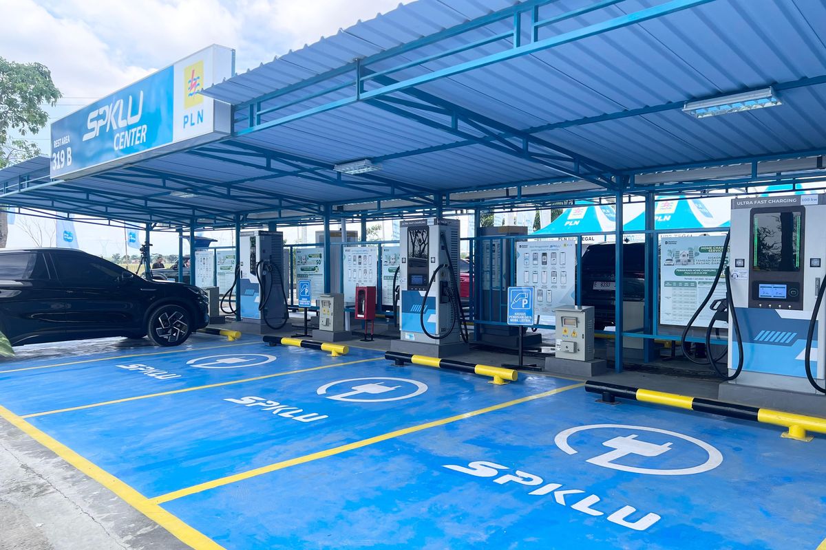mobil listrik, cirebon, Fast Charging, rest area, Pemalang, SPKLU, SPKLU center, Perluas Jaringan, 4 SPKLU Center Baru PLN Resmi Beroperasi