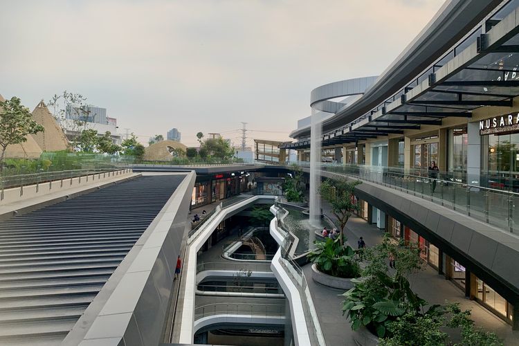 Jakarta Premium Outlets, Alam Sutera, alam sutera, mal di tangerang, 5 Spot Aesthetic buat Hunting Konten di Jakarta Premium Outlets, 1. Area lobi, 2. Pinggir kolam, 3. Jembatan dan balai kayu, 4. Rooftop, 5. Air terjun dinding
