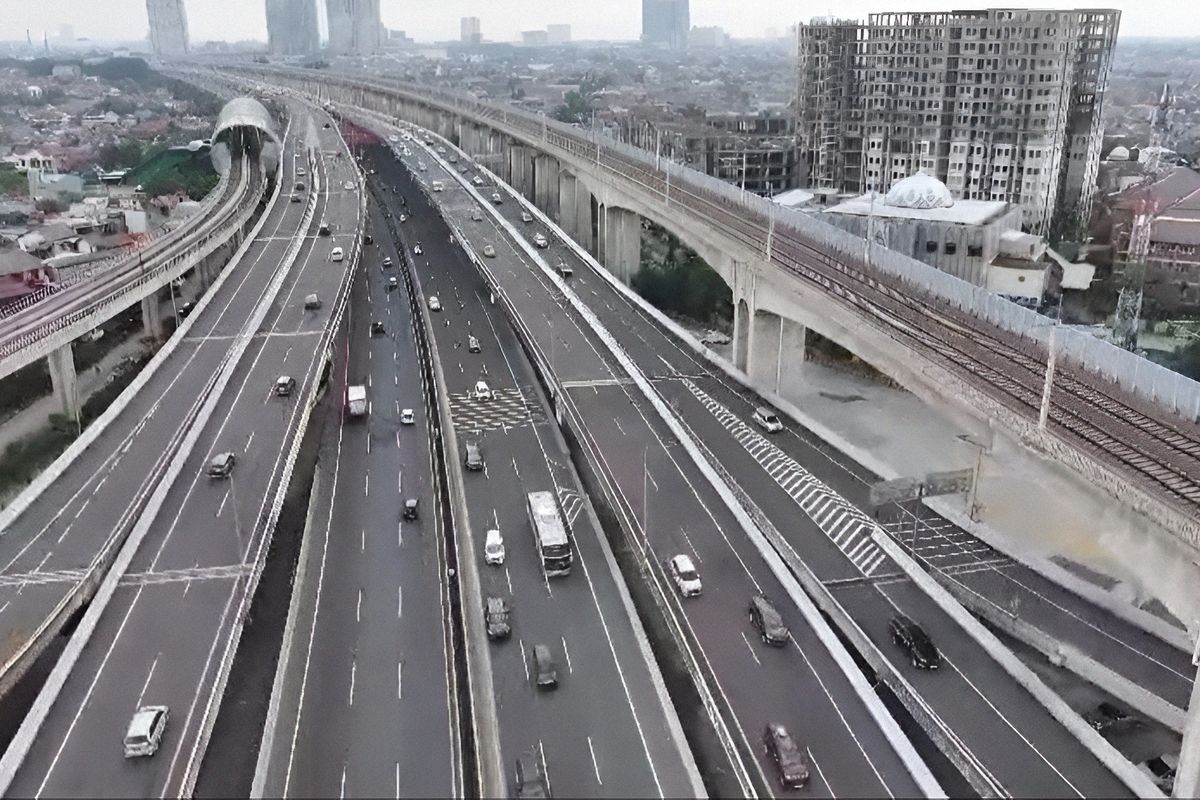 jalan tol, Libur Idul Adha 2026, 48.000 Kendaraan Lintasi Tol Layang MBZ