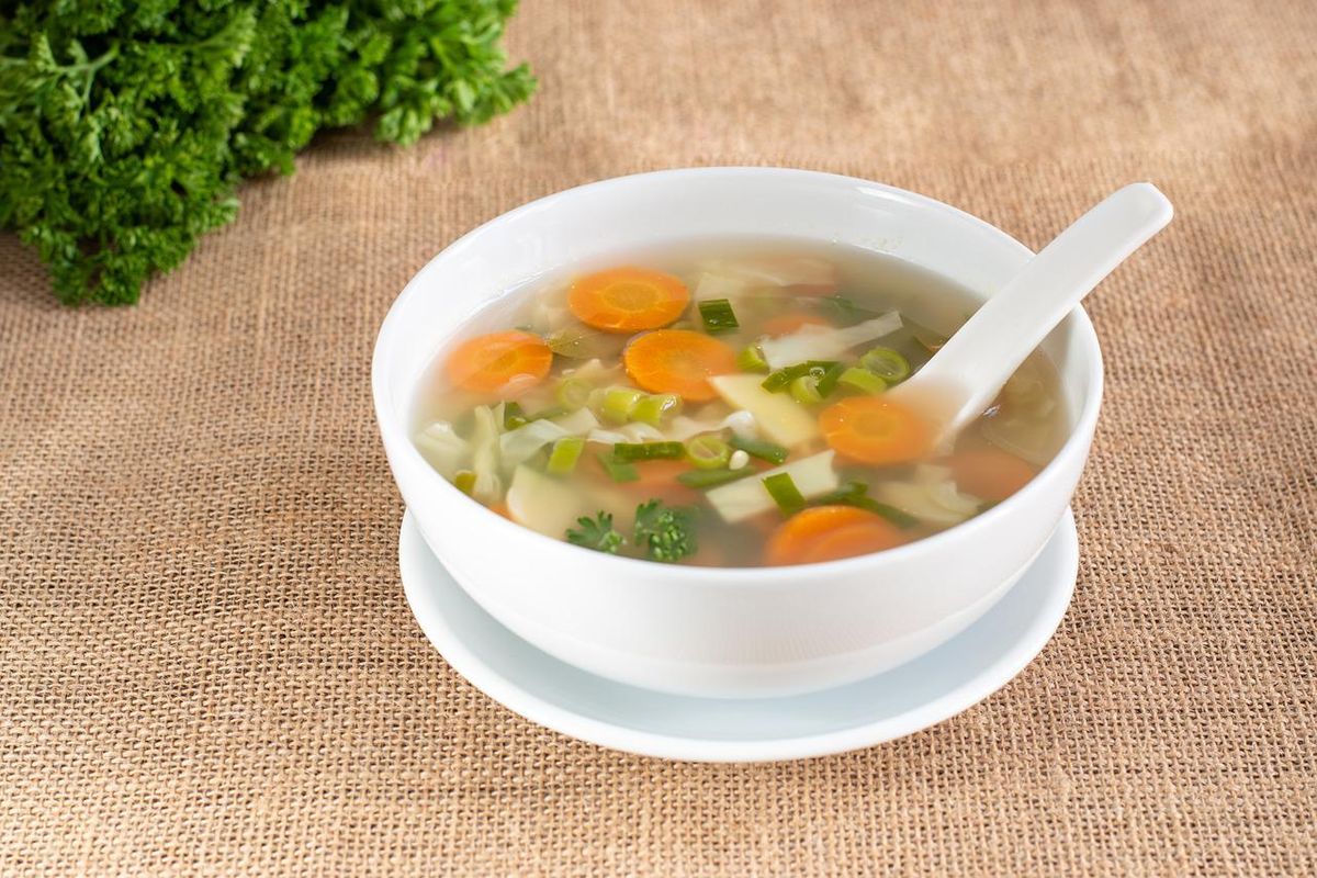 sayur sop bening, cara masak sayur sop, Cara Masak Sayur Sop Bening &amp; Gurih Tanpa Kaldu Instan, Kuahnya Bikin Nagih!, Kunci Gurih Alami Sayur Sop Bening, Bahan Sayur Sop Bening, Cara Masak Sayur Sop Bening &amp; Gurih, Tips Agar Kuah Sop Tetap Bening dan Lezat