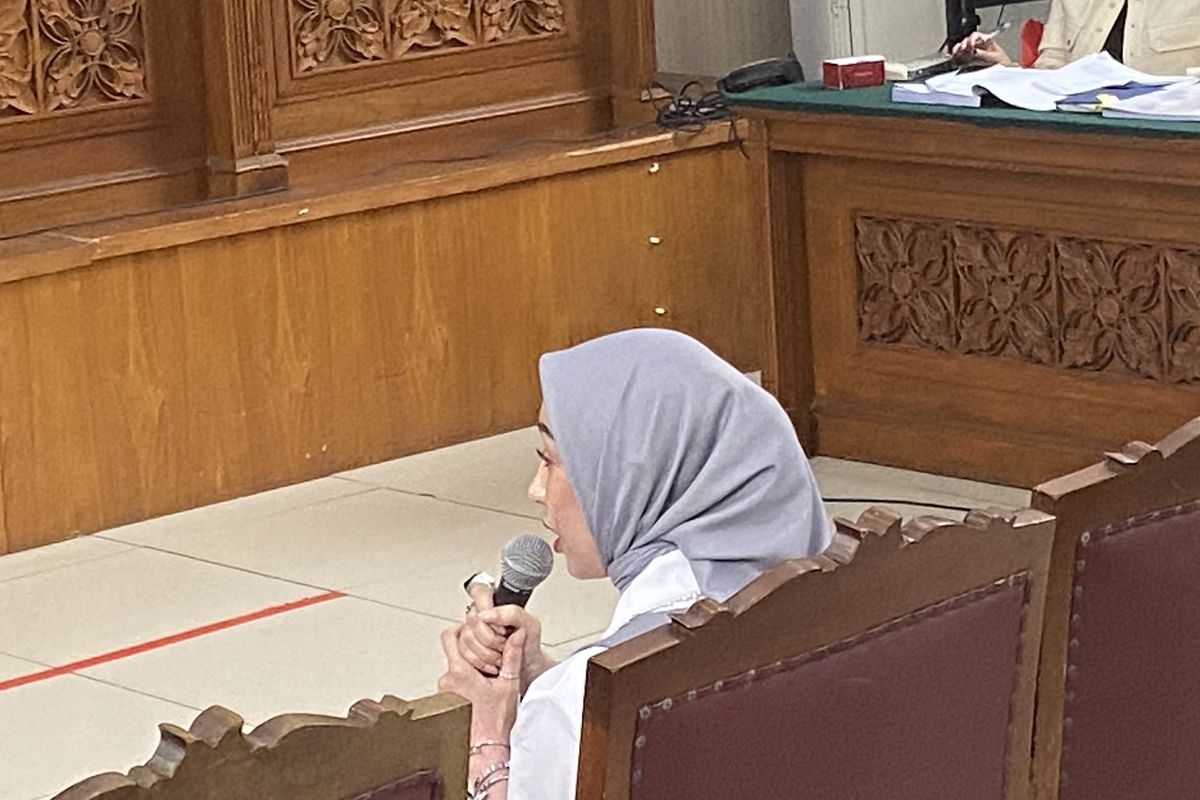 dugaan pemerasan, TPPU, Nikita Mirzani, Jakarta Selatan, Reza Gladys, Oky Pratama, jakarta selatan, Dugaan pemerasan, reza gladys, Reza Gladys Ungkap Kronologi Dugaan Pemerasan oleh Nikita Mirzani di Persidangan