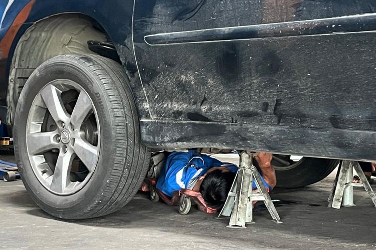 rack steer, sokbreker, bunyi mobil, kerusakan kaki-kaki, Cara Mengenali Kerusakan Kaki-Kaki Mobil dari Bunyi yang Muncul
