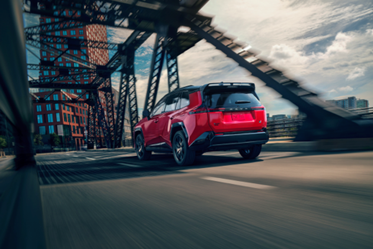 Toyota, Toyota RAV4, PHEV, Toyota Buka Peluang Hadirkan RAV4 GR Bermesin Turbo