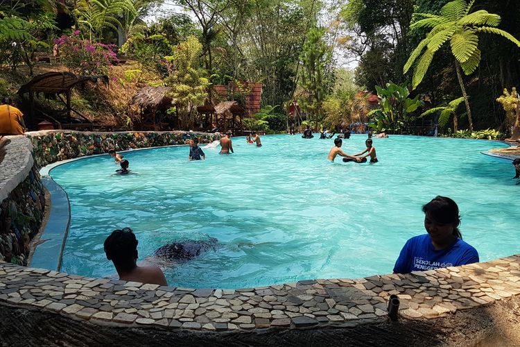 destinasi wisata malang, wisata dau malang, wisata alam dau malang, rekreasi keluarga malang, dau malang, tempat camping malang, 7 Rekomendasi Wisata di Dau Malang untuk Liburan Sejuk, 1. Taman Rekreasi Sengkaling UMM, 2. Bumi Perkemahan Bedengan, 3. Coban Parang Tejo, 4. Agro Wisata Petik Jeruk Dau, 5. Lembah Gunung Sari Kucur, 6. Kebun Rojo Camp, 7. P-WEC (Petungsewu Wildlife Education Center)