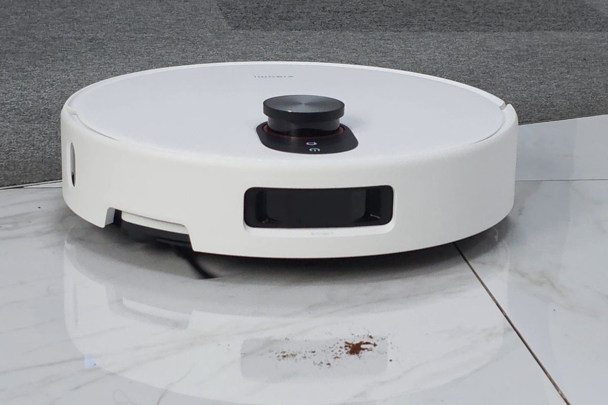 Xiaomi, Xiaomi Robot Vacuum 5, bersih-bersih, Saya Tes Xiaomi Robot Vacuum 5, Hasilnya Cocok Buat yang Capek Ngepel Manual,  Isi paket pembelian Xiaomi Robot Vacuum 5 harga Rp 9 juta., Base station besar dengan fungsi “serba otomatis”, Daya hisap 20.000 Pa dan anti rambut kusut, Vacum dan pel pintar, karpet tetap kering, Tes singkat, hasilnya meyakinkan