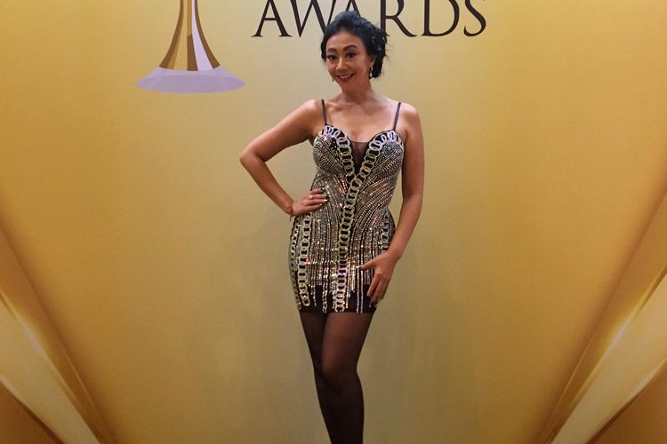 Asri Welas, cara merawat rambut agar sehat, asri welas sekarang, johnny andrean awards, cara asri welas merawat rambut, hair style asri welas, cara merawat rambut ala asri welas, asri welas aktris, asri welas rambut, outfit asri welas, rambut asri welas, Rahasia Asri Welas Rawat Rambut Sehat di Usia 46 Tahun, Pakai Bahan Alami