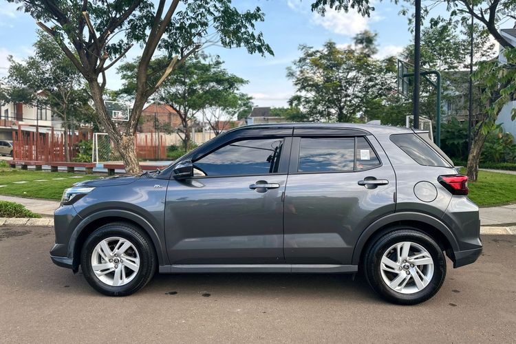 Toyota Raize, SUV ringkas, pengalaman pemilik, Kiagus Abdul Rofi, Curhat Pemilik Toyota Raize 1.2 Tahun 2023, Kena Tiga Kali Recall, Instrumen Digital , Konsumsi BBM , Butuh Penyesuaian, Program Recall yang Mengganggu, Perawatan dan Biaya Pajak 