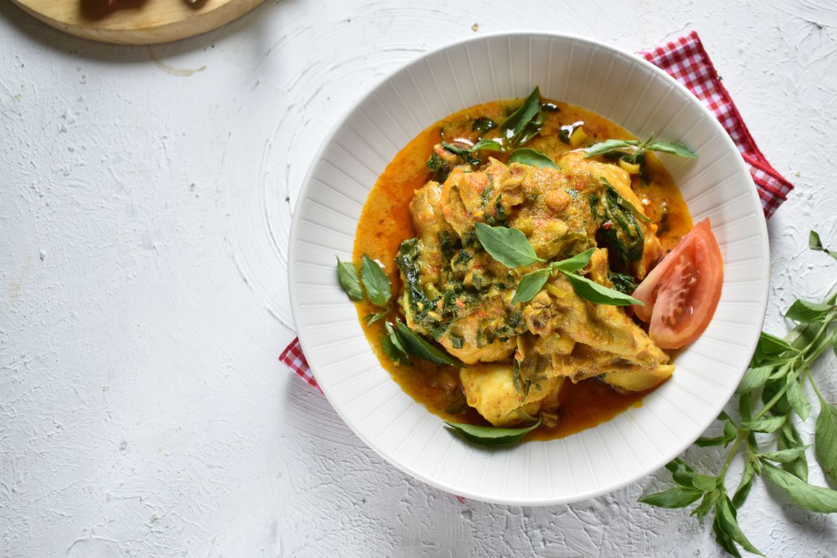 resep ayam woku kemangi, bumbu ayam woku, ayam woku manado, ayam woku bumbu meresap, masakan khas manado, Resep Ayam Woku Kemangi, Trik Masak Ayam 1 Ekor Cepat Matang & Meresap