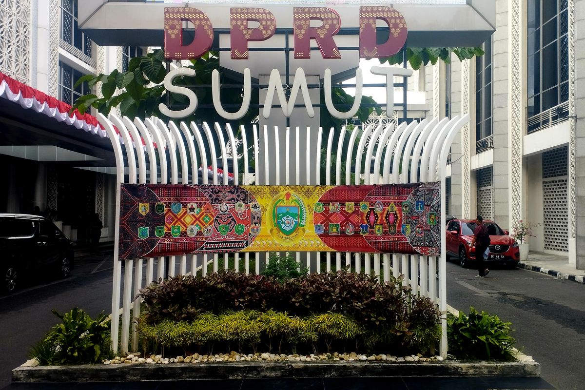 Bobby Nasution, Gubernur Sumatera Utara, DPRD Sumut, tunjangan rumah anggota dewan, gaji dan tunjangan dprd sumut, Ketua DPRD Sumut Enggan Jawab Polemik Tunjangan Rumah Rp 60 Juta, Anggota Tak Masalah Dievaluasi