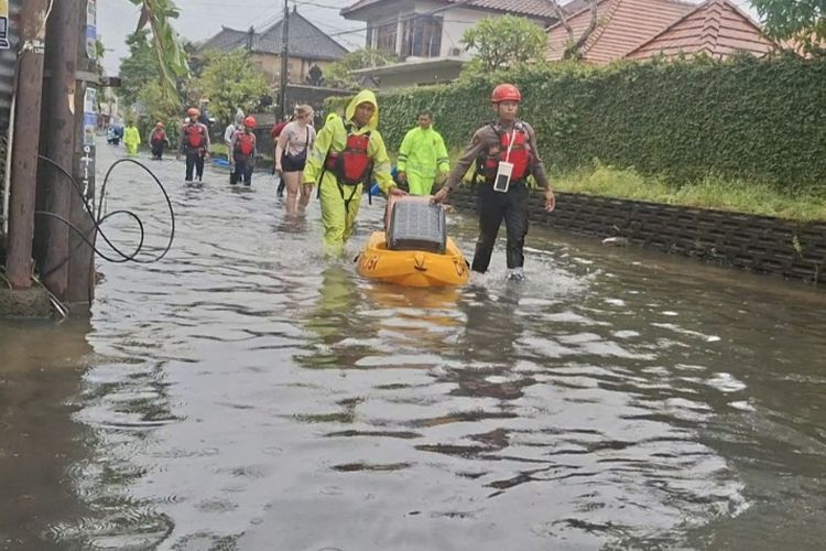 Bali, BPBD Bali, Bali Dikepung Banjir dan Longsor,76 Titik Terdampak, Puluhan Sekolah di Denpasar Terendam