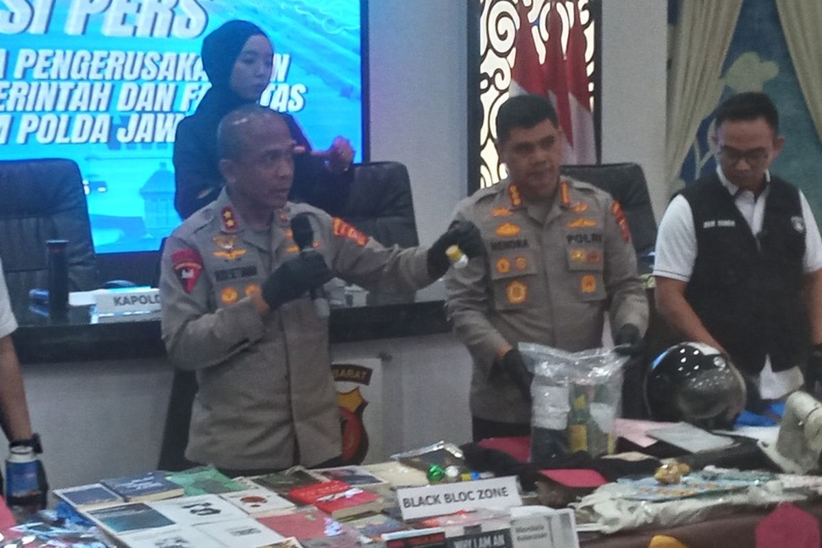 bandung, aksi demonstrasi, anarkis, demo anarkis di bandung, demo anarkis, Kelompok anarkis manfaatkan demo mahasiswa, kelompok anarkis, Polisi Ungkap Dugaan Aliran Dana Internasional untuk Kelompok Anarkis dalam Ricuh Demo Bandung